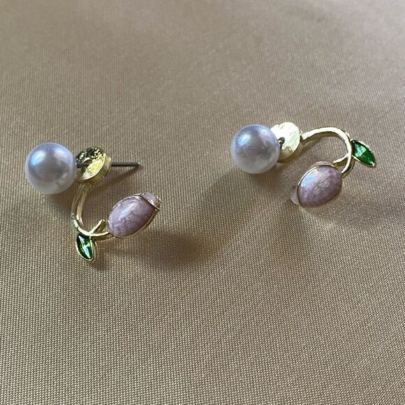 Vintage style tulip stud earrings M29 - Picture 3 of 5